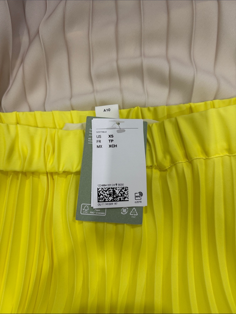 Pleated Ombre Maxi Skirt - Yellow to Cream - Picture 2 of 2